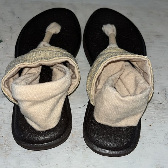Sanuk Women's Yoga Sling Sequins Natural Tan Sandals | size 6 - Picture 4 of 7